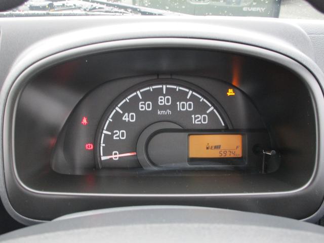 キャリイトラック ＫＣエアコンパワステ　４ＷＤ　マニュアル車　横滑り防止機能　衝突被害軽減システム　ＦＭ／ＡＭラジオ　マニュアルエアコン　スペアキー　保証付販売車（7枚目）