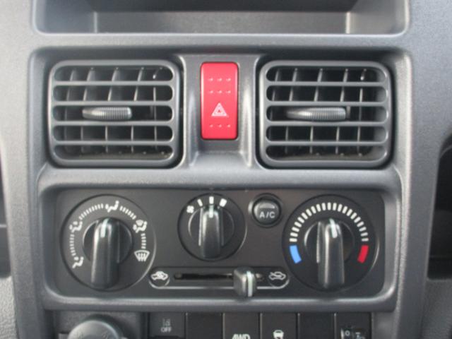 キャリイトラック ＫＣエアコンパワステ　４ＷＤ　マニュアル車　横滑り防止機能　衝突被害軽減システム　ＦＭ／ＡＭラジオ　マニュアルエアコン　スペアキー　保証付販売車（10枚目）
