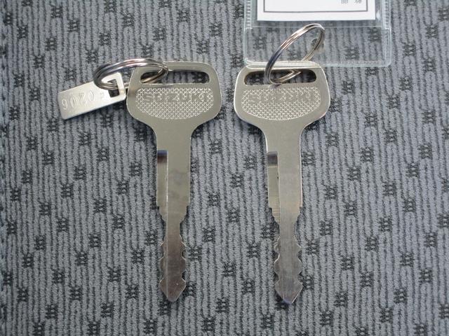 キャリイトラック ＫＣエアコンパワステ　４ＷＤ　マニュアル車　横滑り防止機能　衝突被害軽減システム　ＦＭ／ＡＭラジオ　マニュアルエアコン　スペアキー　保証付販売車（32枚目）