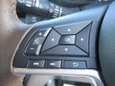 ステアリングには様々なスイッチが付いておりますので運転しながらの操作も楽ちんです!