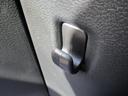フックに掛けておけばブレーキを踏んだ瞬間に荷物が足元に落ちる心配もありませんね。