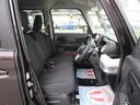 女性の方ももちろんですが、運転席側、助手席側の足元スペースが広いので男性の方が運転しても窮屈になりにくいですよ!