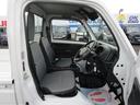 キャリイトラック ＫＣエアコンパワステ　４ＷＤ　マニュアル車　横滑り防止機能　衝突被害軽減システム　ＦＭ／ＡＭラジオ　マニュアルエアコン　スペアキー　保証付販売車（6枚目）