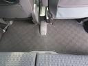 後席にもフロアマットが敷いてあります