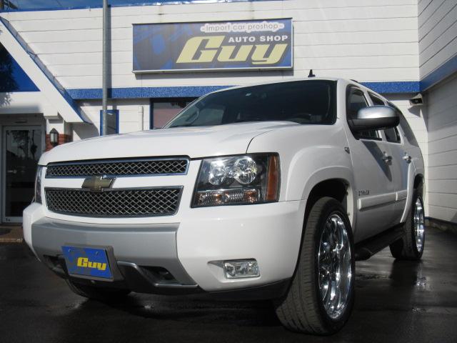シボレータホ 　Ｚ７１／新車並行車／ツートン革シート／３列シート／４ｗｄ／オーバーフェンダー／社外２４インチアルミホイール／社外ナビ／フリップダウンモニター／ＥＴＣ／フロントカメラ／バックカメラ／ＧＰＳレーダー（2枚目）