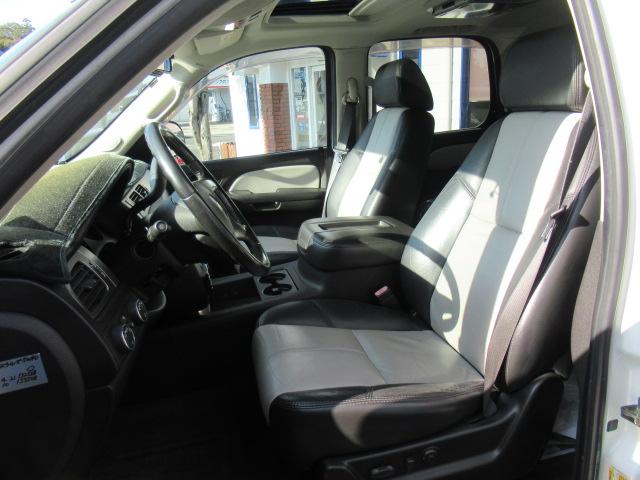 シボレータホ 　Ｚ７１／新車並行車／ツートン革シート／３列シート／４ｗｄ／オーバーフェンダー／社外２４インチアルミホイール／社外ナビ／フリップダウンモニター／ＥＴＣ／フロントカメラ／バックカメラ／ＧＰＳレーダー（18枚目）
