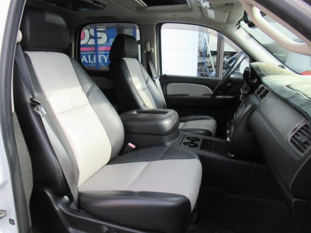 シボレータホ 　Ｚ７１／新車並行車／ツートン革シート／３列シート／４ｗｄ／オーバーフェンダー／社外２４インチアルミホイール／社外ナビ／フリップダウンモニター／ＥＴＣ／フロントカメラ／バックカメラ／ＧＰＳレーダー（24枚目）