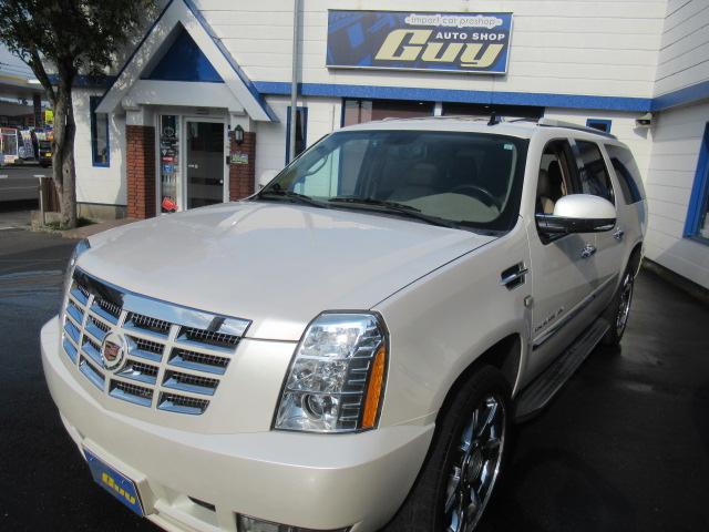 キャデラックエスカレード ESV 22インチ純正アルミホイール・サンルーフ・4WD・3列シート・純正ベージュレザーシート・社外ナビ・ドラレコ・マルチビューカメラ・BOSEサウンド・オートクルーズ・CROSSマフラー・ETC(4枚目)