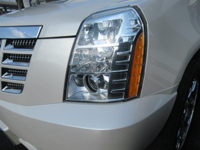 キャデラックエスカレード ESV 22インチ純正アルミホイール・サンルーフ・4WD・3列シート・純正ベージュレザーシート・社外ナビ・ドラレコ・マルチビューカメラ・BOSEサウンド・オートクルーズ・CROSSマフラー・ETC(5枚目)