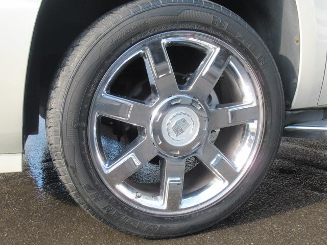 キャデラックエスカレード ESV 22インチ純正アルミホイール・サンルーフ・4WD・3列シート・純正ベージュレザーシート・社外ナビ・ドラレコ・マルチビューカメラ・BOSEサウンド・オートクルーズ・CROSSマフラー・ETC(9枚目)