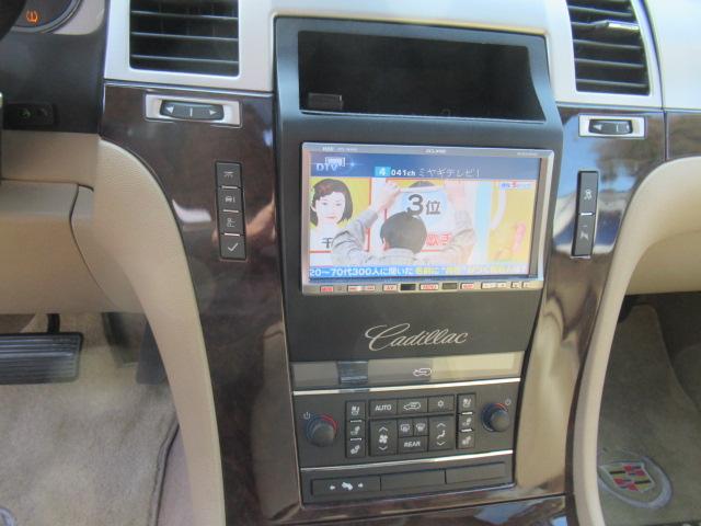 キャデラックエスカレード ESV 22インチ純正アルミホイール・サンルーフ・4WD・3列シート・純正ベージュレザーシート・社外ナビ・ドラレコ・マルチビューカメラ・BOSEサウンド・オートクルーズ・CROSSマフラー・ETC(14枚目)