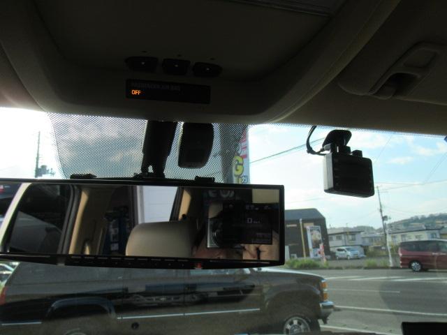 キャデラックエスカレード ESV 22インチ純正アルミホイール・サンルーフ・4WD・3列シート・純正ベージュレザーシート・社外ナビ・ドラレコ・マルチビューカメラ・BOSEサウンド・オートクルーズ・CROSSマフラー・ETC(17枚目)