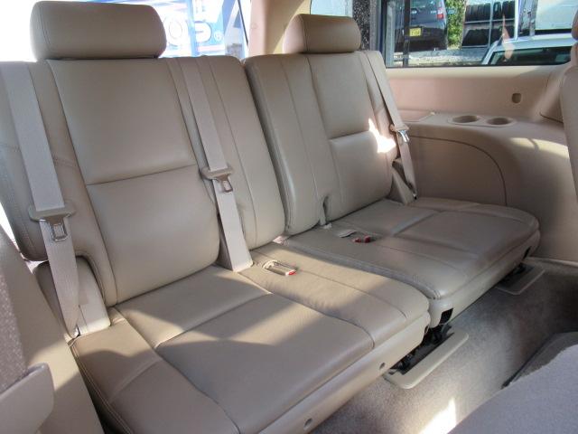 キャデラックエスカレード ESV 22インチ純正アルミホイール・サンルーフ・4WD・3列シート・純正ベージュレザーシート・社外ナビ・ドラレコ・マルチビューカメラ・BOSEサウンド・オートクルーズ・CROSSマフラー・ETC(25枚目)