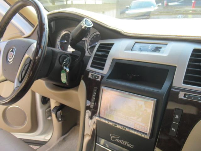 キャデラックエスカレード ESV 22インチ純正アルミホイール・サンルーフ・4WD・3列シート・純正ベージュレザーシート・社外ナビ・ドラレコ・マルチビューカメラ・BOSEサウンド・オートクルーズ・CROSSマフラー・ETC(33枚目)