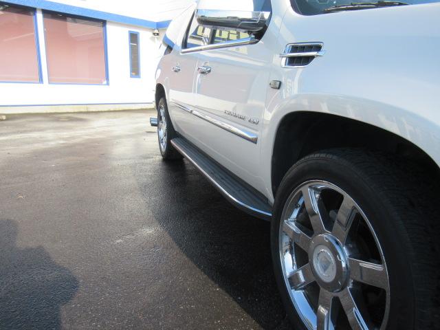 キャデラックエスカレード ESV 22インチ純正アルミホイール・サンルーフ・4WD・3列シート・純正ベージュレザーシート・社外ナビ・ドラレコ・マルチビューカメラ・BOSEサウンド・オートクルーズ・CROSSマフラー・ETC(41枚目)