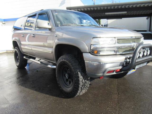 シボレーサバーバン ＬＴ　新車並行車・１ナンバー登録車・フロントバンパーガード・ＬＥＤバー・サイドステップ・サンルーフ・レザーシート・社外１６インチアルミホイール・社外ナビ・リアモニター・バックカメラ・ＥＴＣ（4枚目）