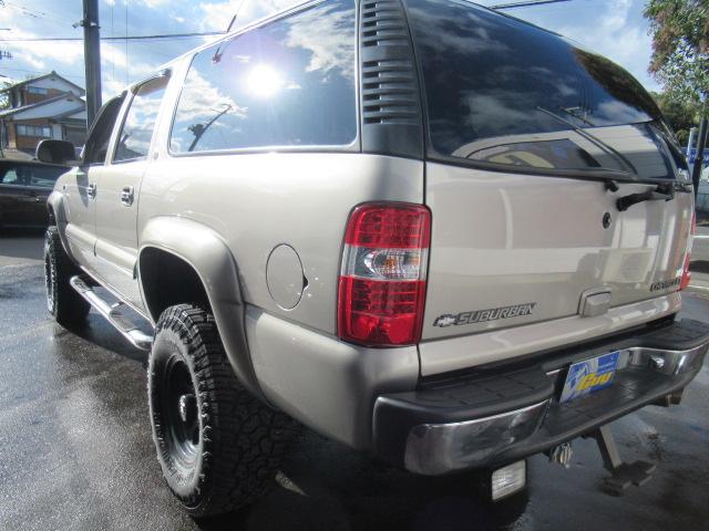 シボレーサバーバン ＬＴ　新車並行車・１ナンバー登録車・フロントバンパーガード・ＬＥＤバー・サイドステップ・サンルーフ・レザーシート・社外１６インチアルミホイール・社外ナビ・リアモニター・バックカメラ・ＥＴＣ（9枚目）