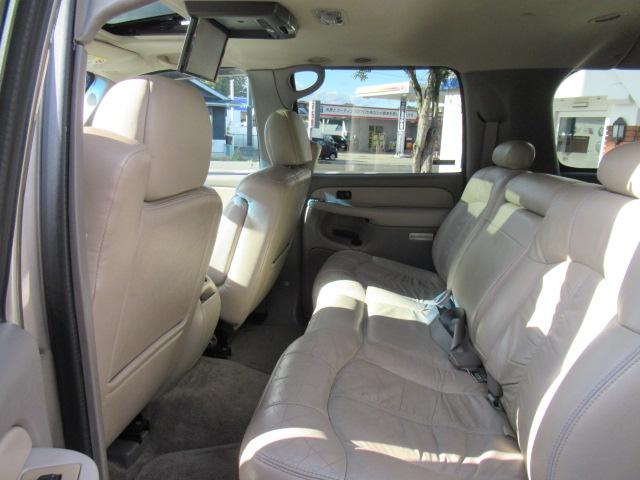 シボレーサバーバン ＬＴ　新車並行車・１ナンバー登録車・フロントバンパーガード・ＬＥＤバー・サイドステップ・サンルーフ・レザーシート・社外１６インチアルミホイール・社外ナビ・リアモニター・バックカメラ・ＥＴＣ（12枚目）