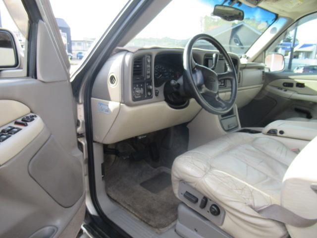 シボレーサバーバン ＬＴ　新車並行車・１ナンバー登録車・フロントバンパーガード・ＬＥＤバー・サイドステップ・サンルーフ・レザーシート・社外１６インチアルミホイール・社外ナビ・リアモニター・バックカメラ・ＥＴＣ（13枚目）