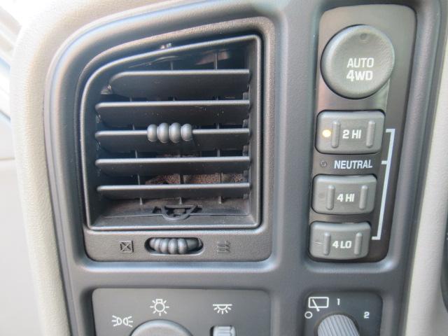 シボレーサバーバン ＬＴ　新車並行車・１ナンバー登録車・フロントバンパーガード・ＬＥＤバー・サイドステップ・サンルーフ・レザーシート・社外１６インチアルミホイール・社外ナビ・リアモニター・バックカメラ・ＥＴＣ（15枚目）