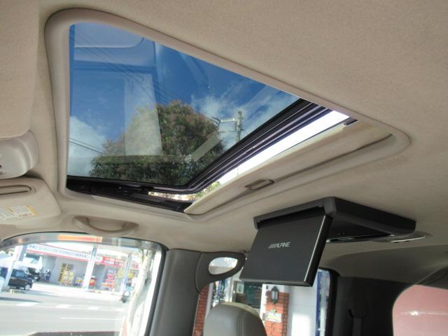 シボレーサバーバン ＬＴ　新車並行車・１ナンバー登録車・フロントバンパーガード・ＬＥＤバー・サイドステップ・サンルーフ・レザーシート・社外１６インチアルミホイール・社外ナビ・リアモニター・バックカメラ・ＥＴＣ（17枚目）