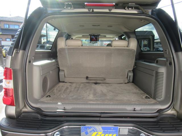 シボレーサバーバン ＬＴ　新車並行車・１ナンバー登録車・フロントバンパーガード・ＬＥＤバー・サイドステップ・サンルーフ・レザーシート・社外１６インチアルミホイール・社外ナビ・リアモニター・バックカメラ・ＥＴＣ（18枚目）