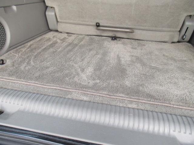 シボレーサバーバン ＬＴ　新車並行車・１ナンバー登録車・フロントバンパーガード・ＬＥＤバー・サイドステップ・サンルーフ・レザーシート・社外１６インチアルミホイール・社外ナビ・リアモニター・バックカメラ・ＥＴＣ（19枚目）