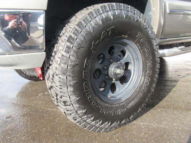 シボレーサバーバン ＬＴ　新車並行車・１ナンバー登録車・フロントバンパーガード・ＬＥＤバー・サイドステップ・サンルーフ・レザーシート・社外１６インチアルミホイール・社外ナビ・リアモニター・バックカメラ・ＥＴＣ（21枚目）