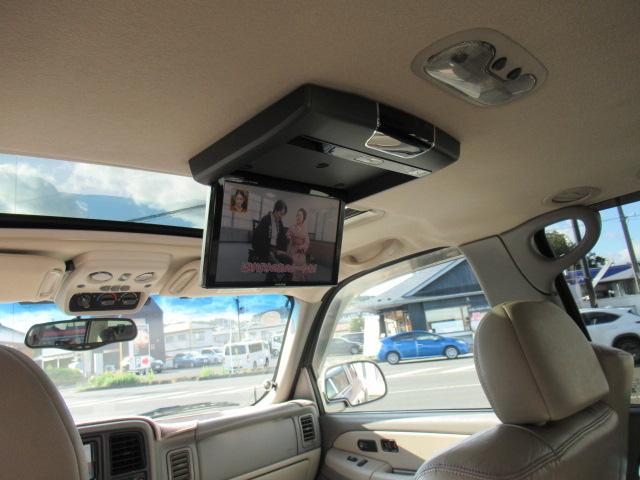 シボレーサバーバン ＬＴ　新車並行車・１ナンバー登録車・フロントバンパーガード・ＬＥＤバー・サイドステップ・サンルーフ・レザーシート・社外１６インチアルミホイール・社外ナビ・リアモニター・バックカメラ・ＥＴＣ（24枚目）