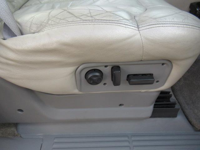 シボレーサバーバン ＬＴ　新車並行車・１ナンバー登録車・フロントバンパーガード・ＬＥＤバー・サイドステップ・サンルーフ・レザーシート・社外１６インチアルミホイール・社外ナビ・リアモニター・バックカメラ・ＥＴＣ（25枚目）