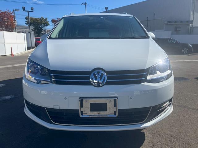 シャラン TSI コンフォートライン 室内ソフトキャンピング仕様(着脱式テーブル・シート背面テーブル加工・24V電源あり)両側電動スライドドア Bカメラ ルーフレール ナビTV ワンオーナー ETC 前後ドラレコ 禁煙車!!(2枚目)