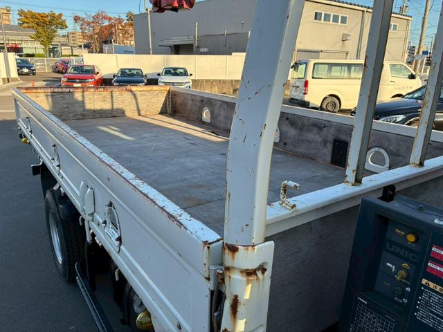 エルフトラック クレーン3段平ボディ!載積2000K!(9枚目)