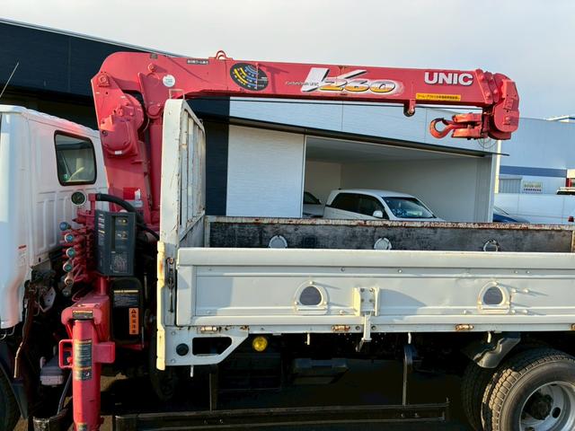 エルフトラック クレーン3段平ボディ!載積2000K!(17枚目)