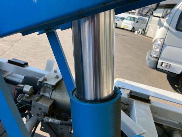 キャリイトラック 頑丈ダンプ　パートタイム４ＷＤ！高低二段切替式（後輪駆動ベース）（8枚目）