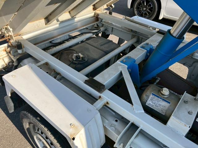 キャリイトラック 頑丈ダンプ　パートタイム４ＷＤ！高低二段切替式（後輪駆動ベース）（9枚目）