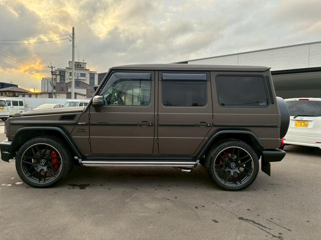Ｇクラス 　Ｇ６３　ＡＭＧ　３５ｔｈ　国内限定３５台　左ハンドル　サンルーフ　純正ナビ　ＴＶ　２２インチＡＷ　ＥＴＣ　３６０°ドラレコ　バックカメラ　ＧＰＳレーダー（10枚目）