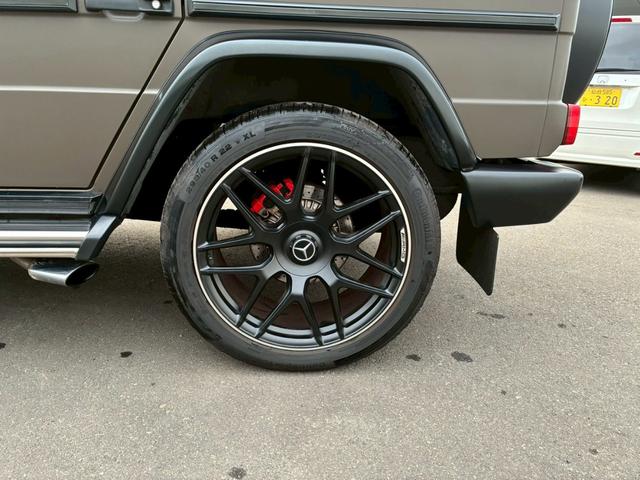 Ｇクラス 　Ｇ６３　ＡＭＧ　３５ｔｈ　国内限定３５台　左ハンドル　サンルーフ　純正ナビ　ＴＶ　２２インチＡＷ　ＥＴＣ　３６０°ドラレコ　バックカメラ　ＧＰＳレーダー（14枚目）