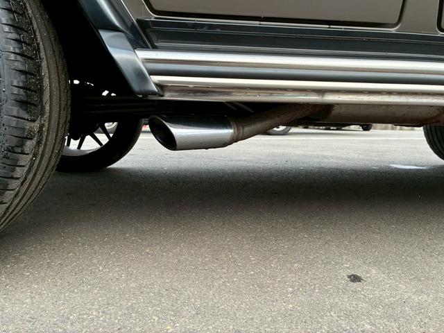 Ｇクラス 　Ｇ６３　ＡＭＧ　３５ｔｈ　国内限定３５台　左ハンドル　サンルーフ　純正ナビ　ＴＶ　２２インチＡＷ　ＥＴＣ　３６０°ドラレコ　バックカメラ　ＧＰＳレーダー（16枚目）