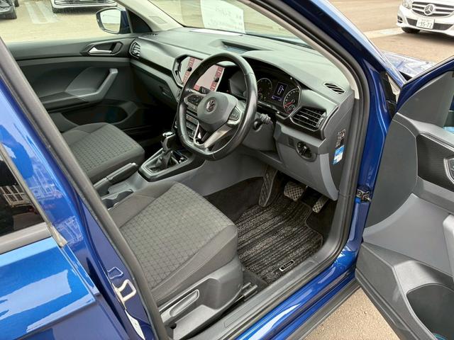 Ｔ－クロス ＴＳＩ　１ｓｔ　純正ナビ　ＴＶ　バックカメラ　ＥＴＣ　レーダークルーズコントロール　ブラインドスポットモニター（9枚目）