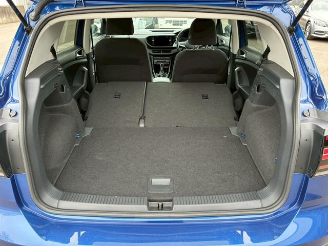 Ｔ－クロス ＴＳＩ　１ｓｔ　純正ナビ　ＴＶ　バックカメラ　ＥＴＣ　レーダークルーズコントロール　ブラインドスポットモニター（16枚目）