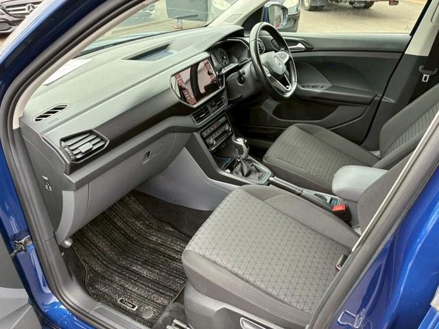 Ｔ－クロス ＴＳＩ　１ｓｔ　純正ナビ　ＴＶ　バックカメラ　ＥＴＣ　レーダークルーズコントロール　ブラインドスポットモニター（19枚目）