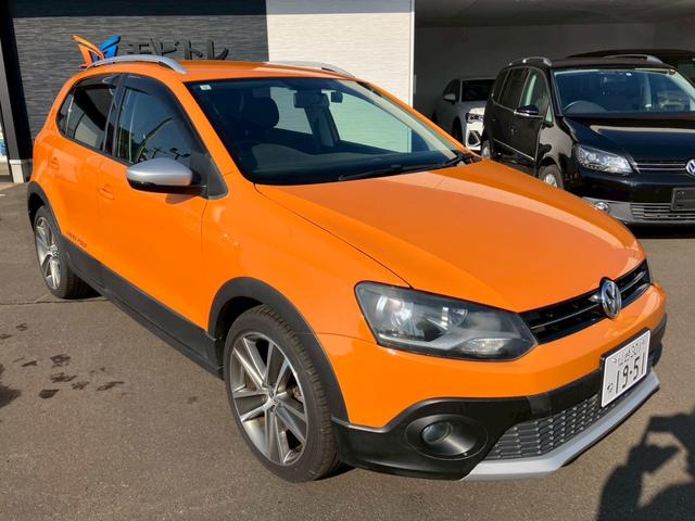 ポロ クロスポロ オレンジ! 社外ナビ・テレビ・ETC・ドライブレコーダー付き。スタッドレスアルミセット4本付き。車検付き。(3枚目)