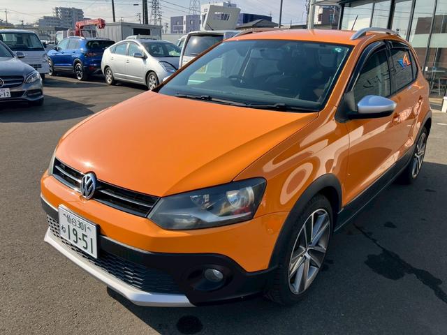 ポロ クロスポロ オレンジ! 社外ナビ・テレビ・ETC・ドライブレコーダー付き。スタッドレスアルミセット4本付き。車検付き。(9枚目)