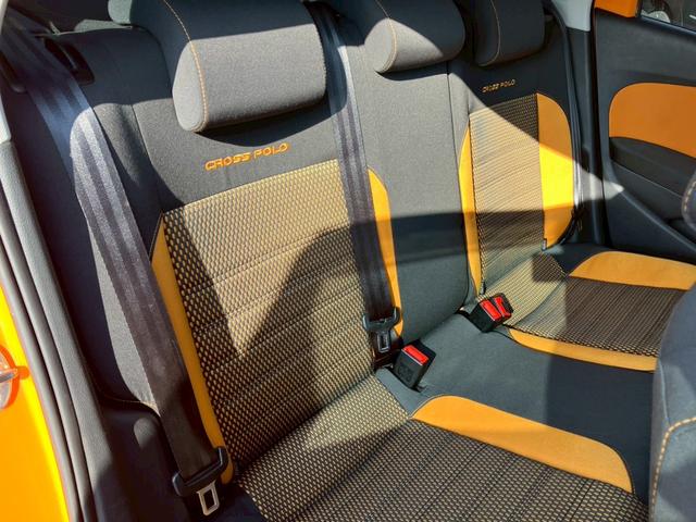 ポロ クロスポロ オレンジ! 社外ナビ・テレビ・ETC・ドライブレコーダー付き。スタッドレスアルミセット4本付き。車検付き。(16枚目)