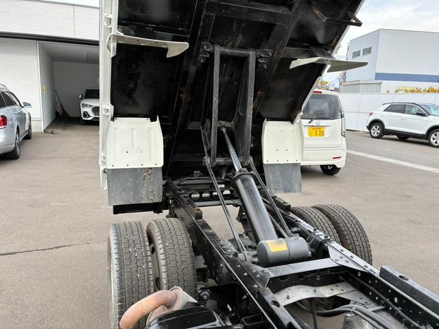 エルフトラック 強化ダンプ 強化ダンプ フルフラットロー 載積2000k ディーゼル3000cc 走行距離89951km 5MT エアコン パワステ パワーウインドー(15枚目)