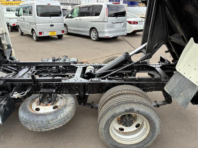 エルフトラック 強化ダンプ 強化ダンプ フルフラットロー 載積2000k ディーゼル3000cc 走行距離89951km 5MT エアコン パワステ パワーウインドー(18枚目)