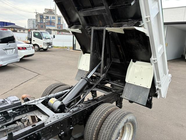 エルフトラック 強化ダンプ 強化ダンプ フルフラットロー 載積2000k ディーゼル3000cc 走行距離89951km 5MT エアコン パワステ パワーウインドー(19枚目)