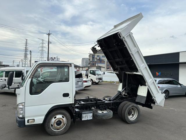 エルフトラック 強化ダンプ 強化ダンプ フルフラットロー 載積2000k ディーゼル3000cc 走行距離89951km 5MT エアコン パワステ パワーウインドー(21枚目)