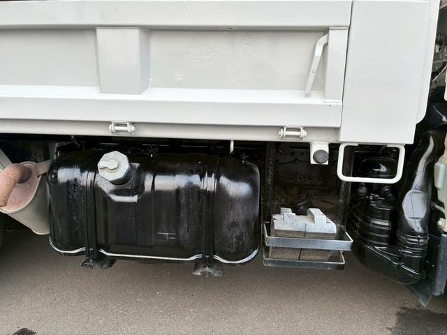 エルフトラック 強化ダンプ 強化ダンプ フルフラットロー 載積2000k ディーゼル3000cc 走行距離89951km 5MT エアコン パワステ パワーウインドー(23枚目)