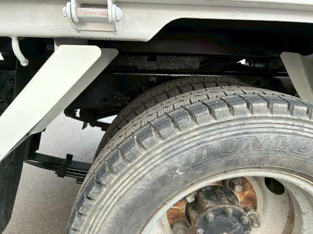 エルフトラック 強化ダンプ 強化ダンプ フルフラットロー 載積2000k ディーゼル3000cc 走行距離89951km 5MT エアコン パワステ パワーウインドー(24枚目)